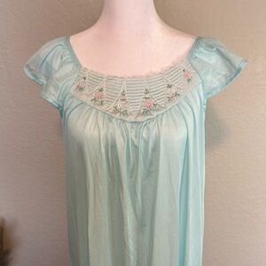 KATZ  VINTAGE  LONG BABY BLUE NIGHT GOWEN